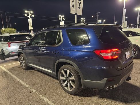Used 2025 Honda Pilot Elite image 4