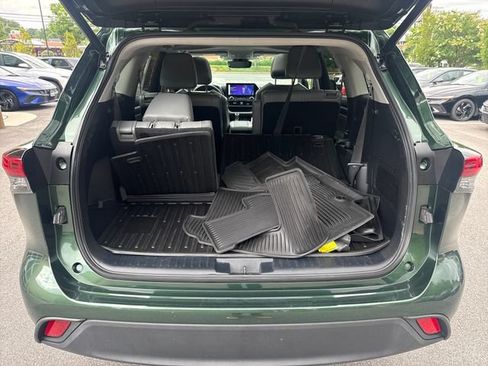 Used 2023 Toyota Highlander XLE AWD/4WD image 23