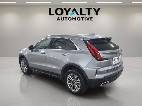 Used 2025 Cadillac XT4 Premium Luxury image 3