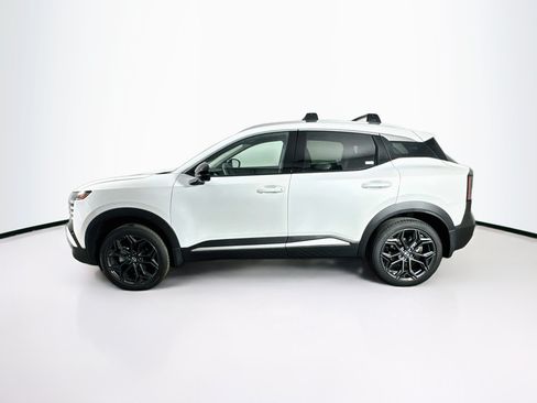 Used 2026 Nissan Kicks SR w/ Illumination Package FWD image 4