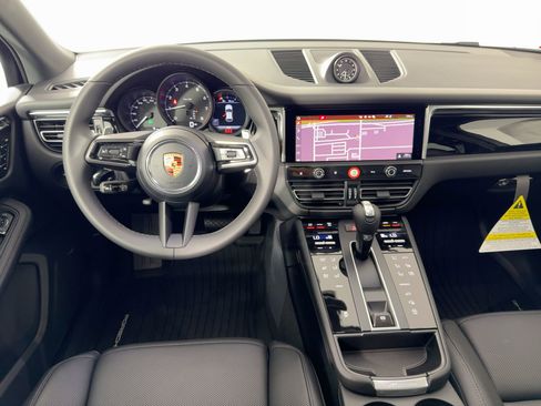 Certified 2026 Porsche Macan image 27