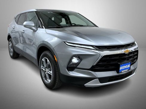 Used 2025 Chevrolet Blazer LT AWD/4WD image 3