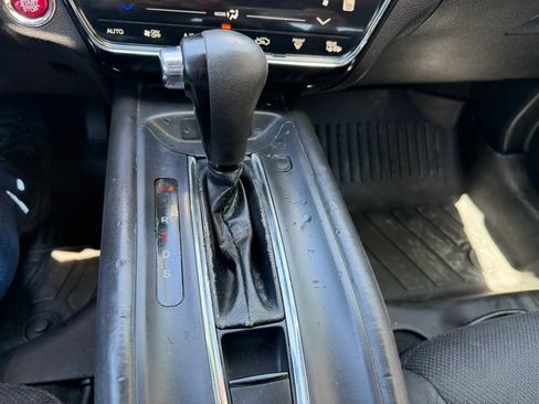 Used 2018 Honda HR-V EX image 16