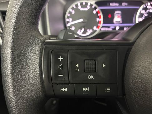 Used 2023 Nissan Rogue S AWD/4WD image 10