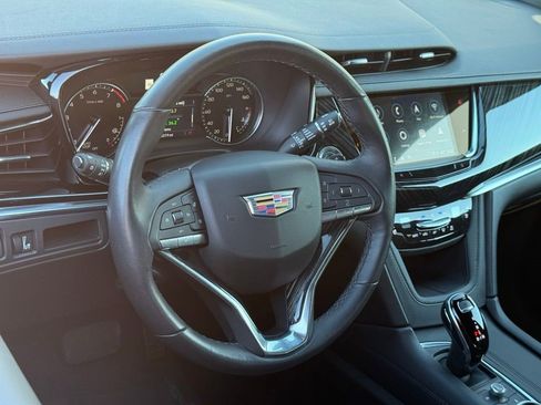 Certified 2025 Cadillac XT6 Premium Luxury image 18