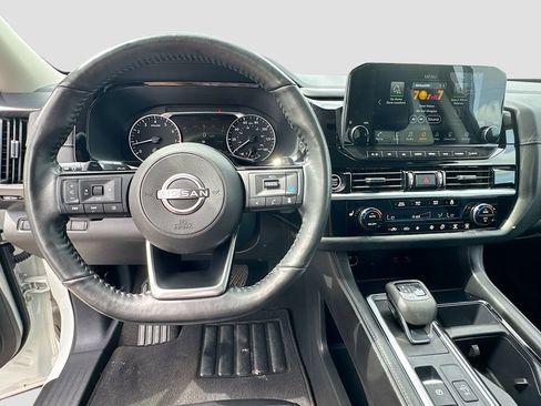 Used 2024 Nissan Pathfinder SL AWD/4WD image 12