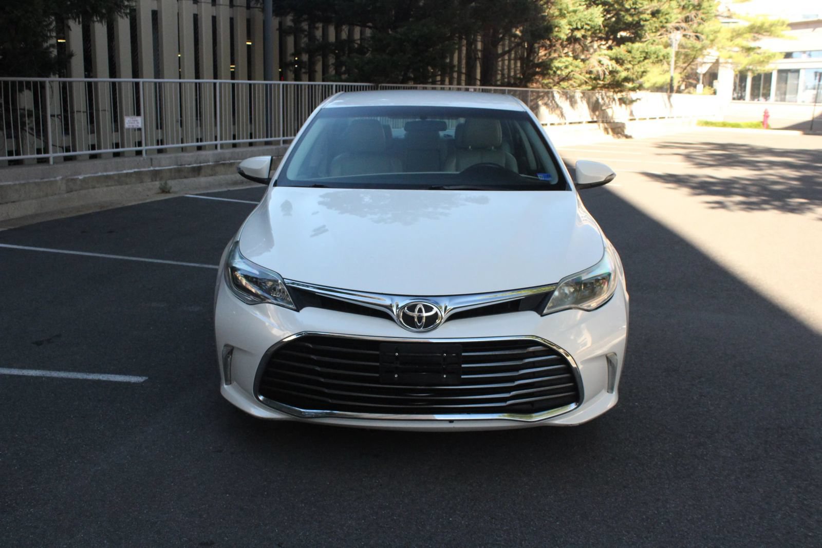 Used 2016 Toyota Avalon XLE FWD image 3