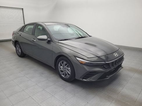 Used 2024 Hyundai Elantra SEL FWD image 11