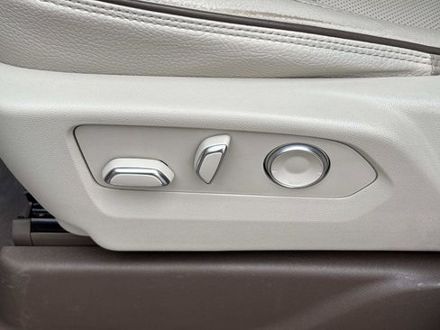 Used 2023 GMC Yukon XL Denali w/ Advanced Technology Package image 15