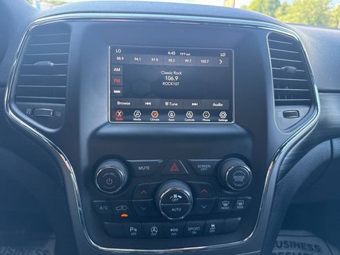 Used 2019 Jeep Grand Cherokee Laredo AWD/4WD image 26