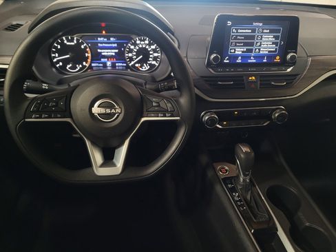 Used 2025 Nissan Altima 2.5 SV FWD image 22