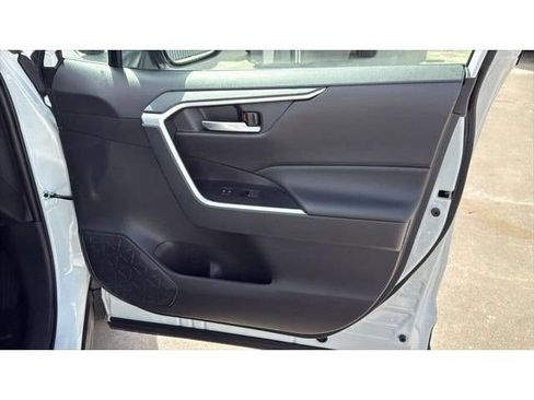 Certified 2025 Toyota RAV4 XLE AWD/4WD image 31