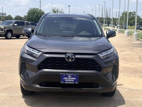 Used 2025 Toyota RAV4 XLE FWD image 3