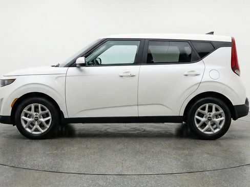 Used 2025 Kia Soul LX w/ LX Technology Package image 3