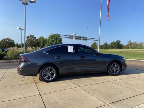 Used 2023 Honda Accord EX image 12