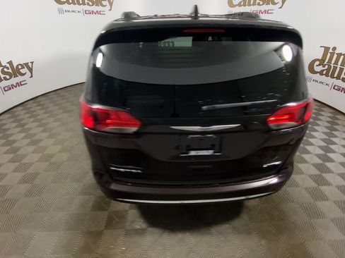 Used 2019 Chrysler Pacifica Limited FWD image 7