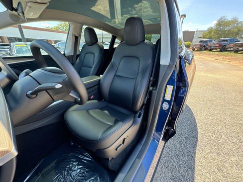 Used 2024 Tesla Model Y Long Range AWD/4WD image 3