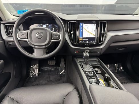 Used 2020 Volvo XC60 T6 Momentum image 7