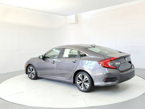 Used 2018 Honda Civic EX-T image 4