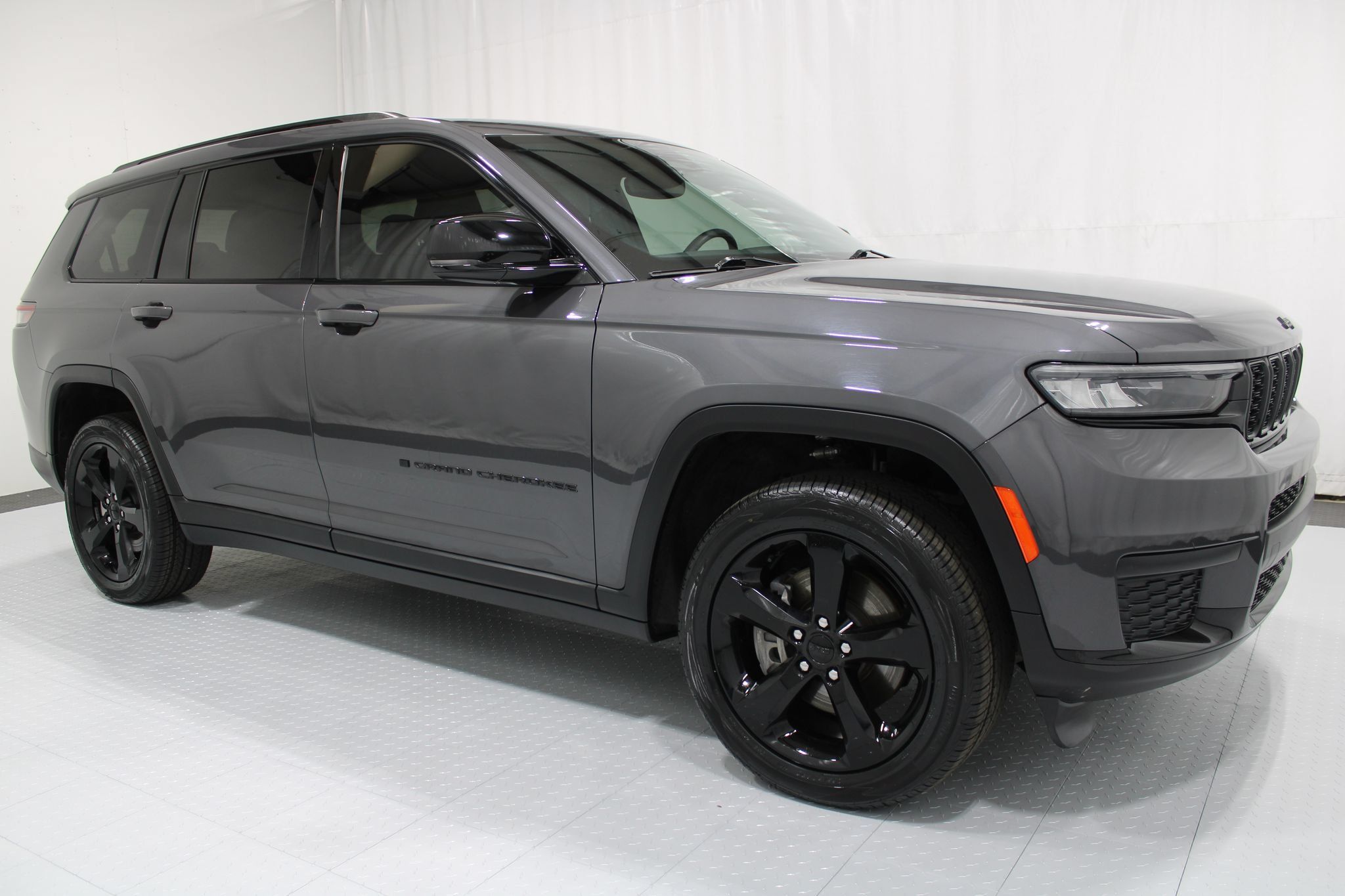 Used 2023 Jeep Grand Cherokee L Laredo AWD/4WD image 4
