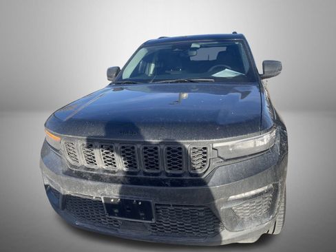 Certified 2023 Jeep Grand Cherokee Limited w/ Black Appearance Package image 2