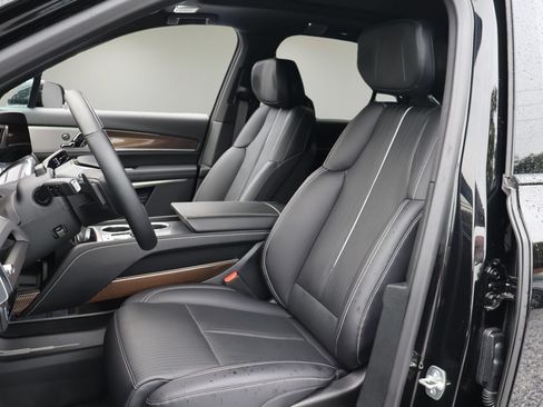 Certified 2026 Cadillac Vistiq Luxury AWD/4WD image 12