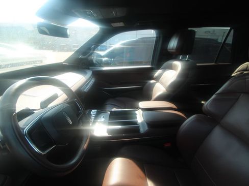 Used 2025 Lincoln Navigator Reserve AWD/4WD image 18