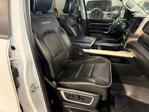 Used 2022 RAM 1500 Laramie AWD/4WD image 9