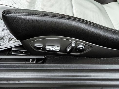 Used 2018 Porsche 718 Cayman Base image 25