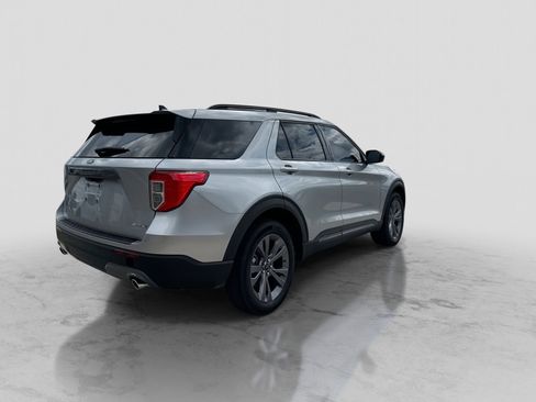 Certified 2024 Ford Explorer XLT w/ Equipment Group 202A AWD/4WD image 8