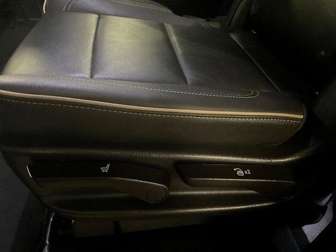 Used 2023 GMC Yukon SLT image 29