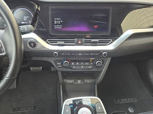 Used 2022 Kia Niro EX FWD image 26