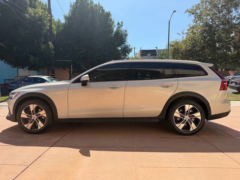 Used 2020 Volvo V60 T5 Cross Country w/ Protection Package Premier image 4