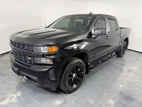 Used 2020 Chevrolet Silverado 1500 Custom w/ Custom Value Package AWD/4WD image 9