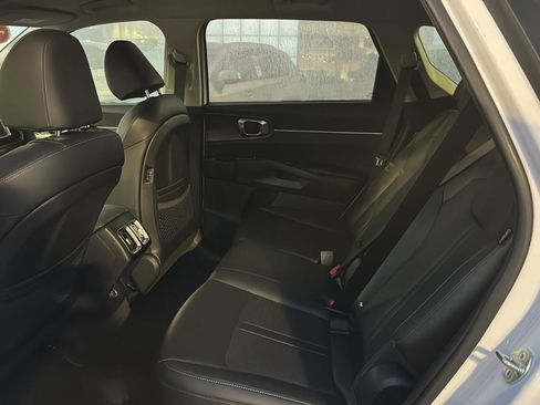 Used 2024 Kia Sorento S image 9