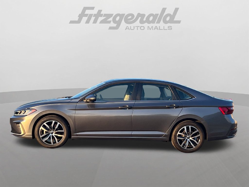 Used 2025 Volkswagen Jetta SE FWD image 5