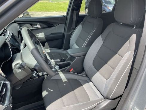 Used 2023 Chevrolet TrailBlazer LT w/ Convenience Package FWD image 11