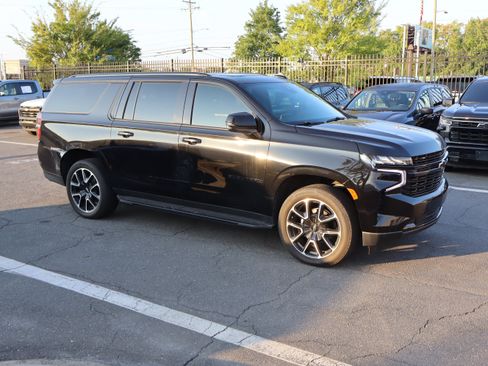 Used 2024 Chevrolet Suburban RST w/ Luxury Package AWD/4WD image 14