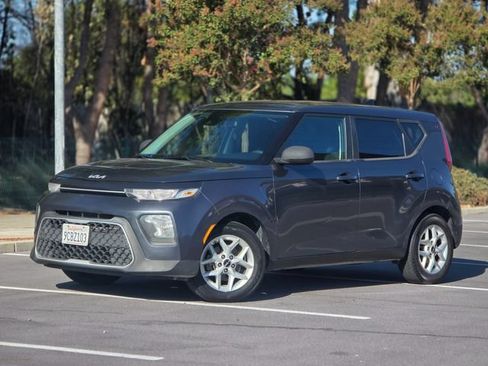 Used 2022 Kia Soul LX w/ Technology Package FWD image 12