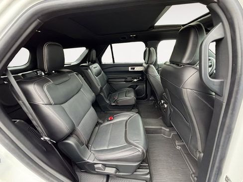 Used 2022 Ford Explorer ST w/ ST Street Pack image 11