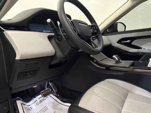 Used 2024 Land Rover Range Rover Evoque Dynamic SE AWD/4WD image 27