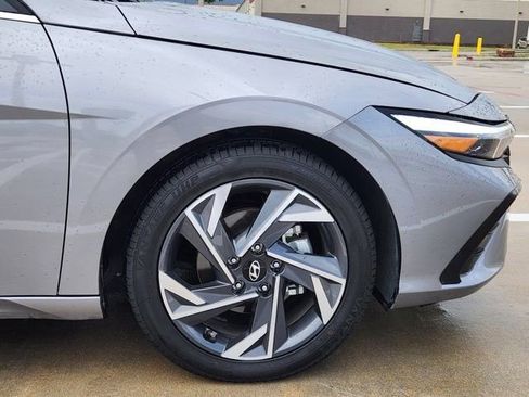 Used 2025 Hyundai Elantra SEL image 8