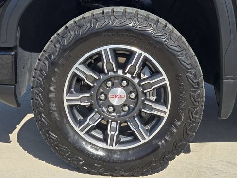 Used 2025 GMC Sierra 1500 AT4 AWD/4WD image 11