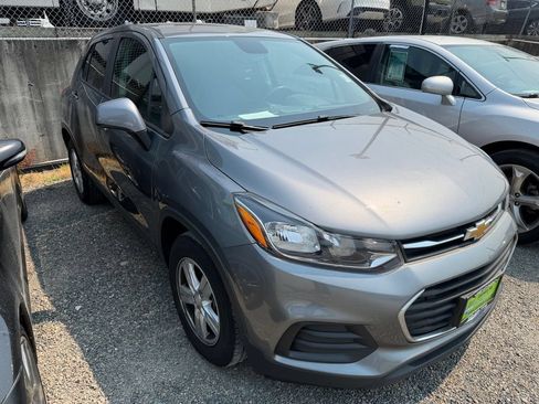 Used 2020 Chevrolet Trax LS w/ Tint and Cruise Package FWD image 3