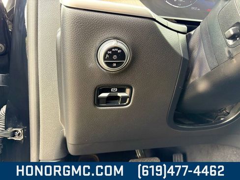 Used 2024 Mercedes-Benz GLC 300 image 12