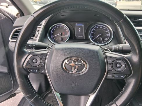 Used 2020 Toyota Camry SE FWD image 13