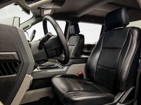 Used 2021 Ford F250 XLT w/ FX4 Off-Road Package image 28