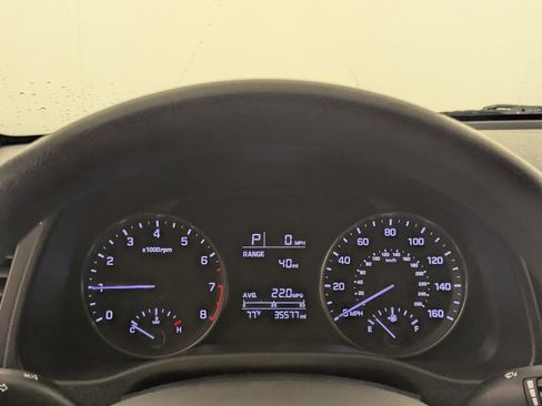 Used 2017 Hyundai Elantra SE image 20