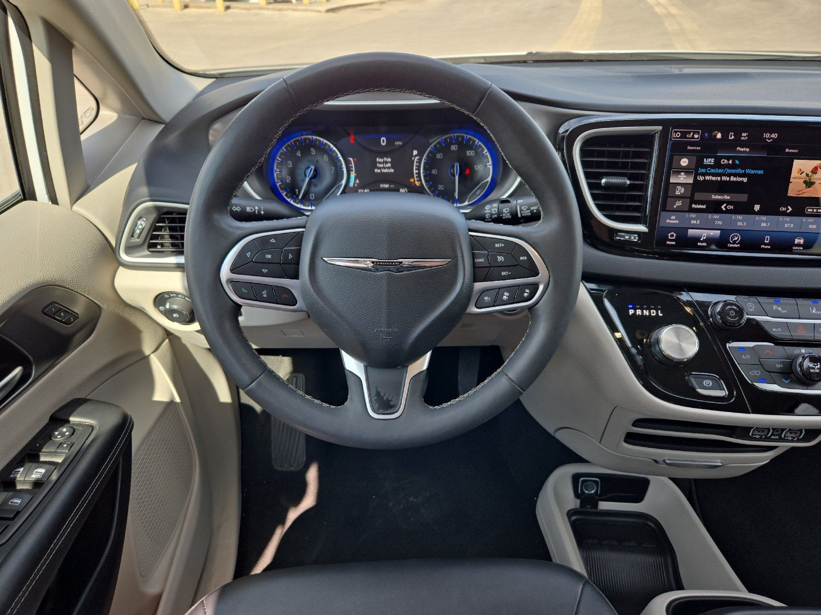Used 2024 Chrysler Pacifica Touring-L FWD image 13