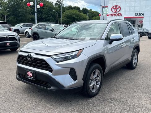 Used 2025 Toyota RAV4 XLE AWD/4WD image 3